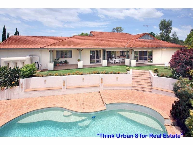 11 Preston Place, Brookfield QLD 4069